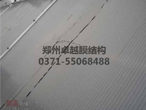 上海某污水處理廠污水池陽光板封閉兩年出現破裂