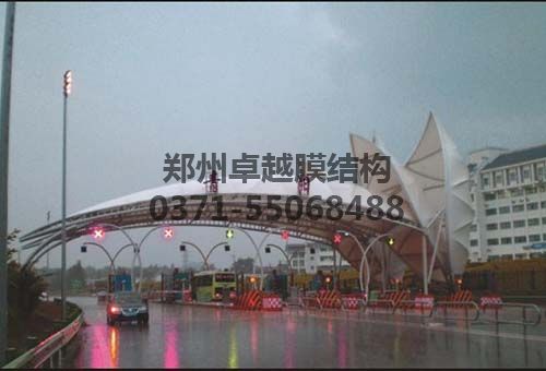 青陽(yáng)收費(fèi)站膜結(jié)構(gòu)雨棚造型藝術(shù)自潔性好