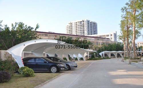 某小區的膜結構車棚