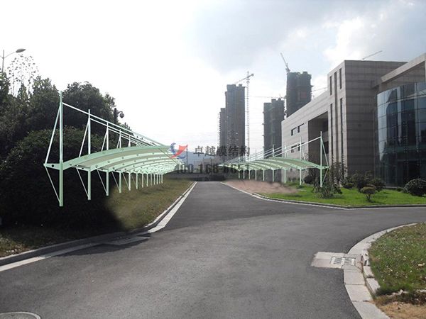 甘南<font color='red'>膜結構車棚</font>【甘南州科瑞乳品開發有限公司等】設計施工案例