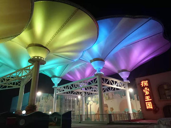 穹頂式景觀膜結構在商業街的運用