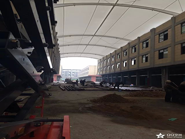 創新設計：商業街膜結構引領建筑時尚潮流