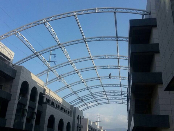 未來之城：商業街膜結構構筑智能化都市風貌