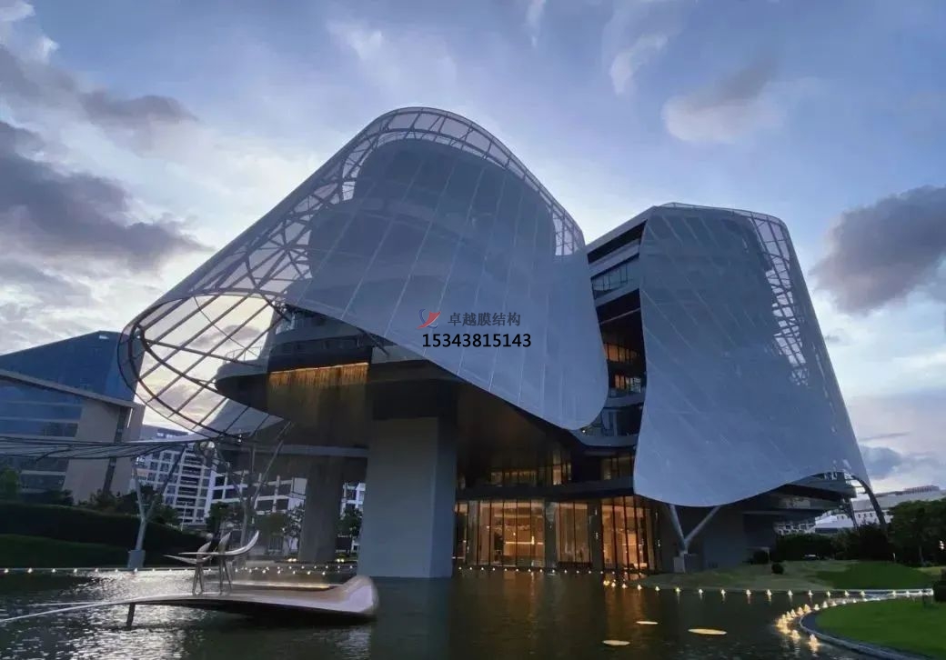 優雅而懸浮，PTFE膜結構外立面建筑