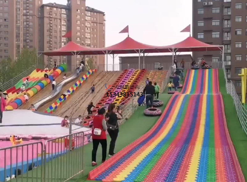 秦皇島彩虹滑道游樂設備紅色遮陽棚結構設計生產