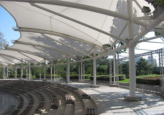 膜結構自行車棚